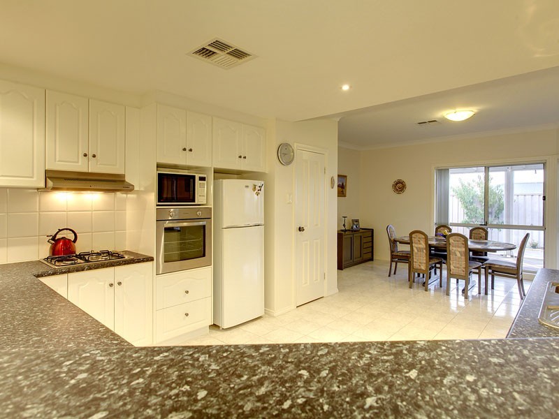 1 Landseer Crescent, Seaford Rise SA 5169