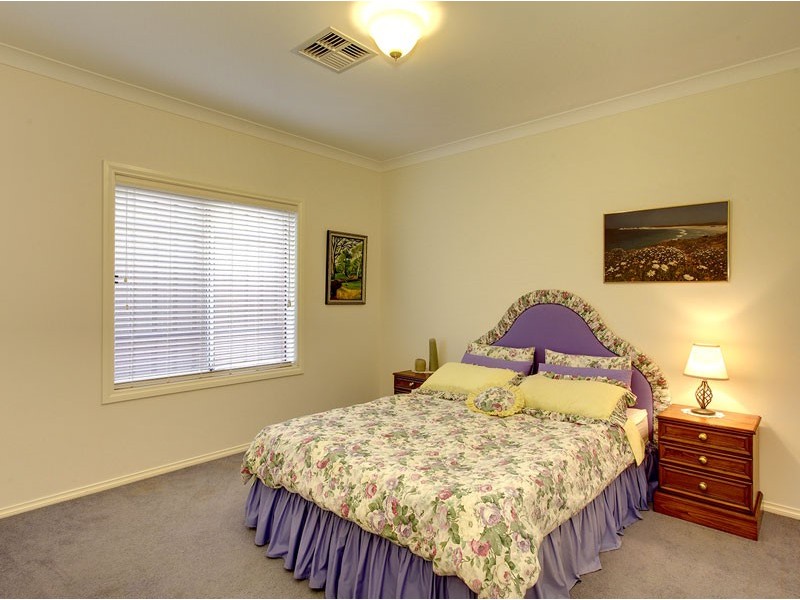 1 Landseer Crescent, Seaford Rise SA 5169