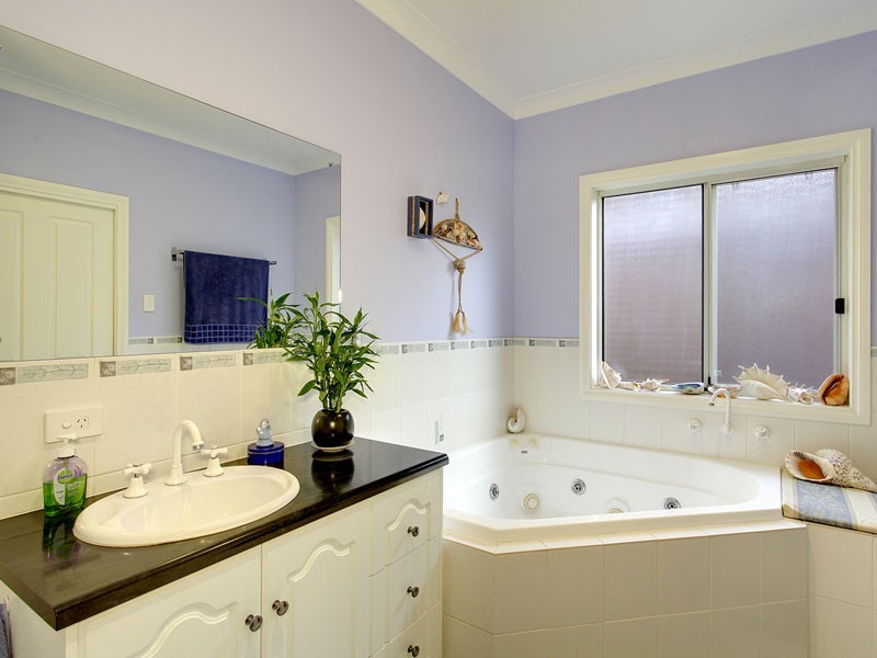 1 Landseer Crescent, Seaford Rise SA 5169