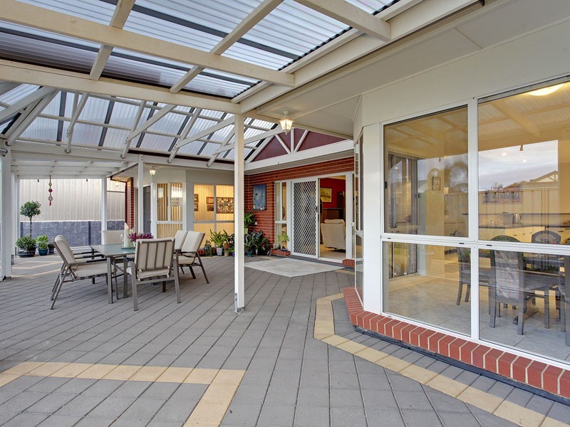1 Landseer Crescent, Seaford Rise SA 5169