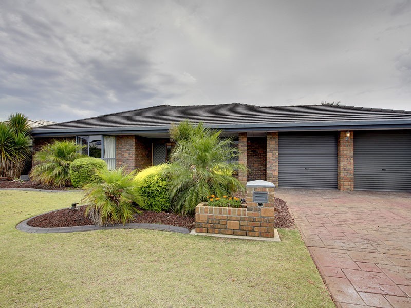 6 Meadfoot Close, Moana SA 5169