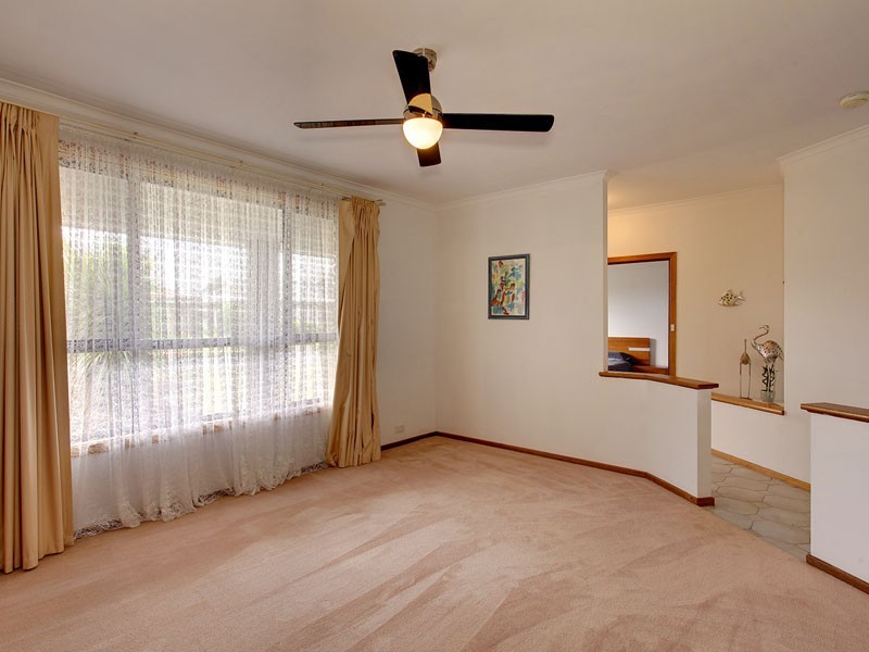 6 Meadfoot Close, Moana SA 5169