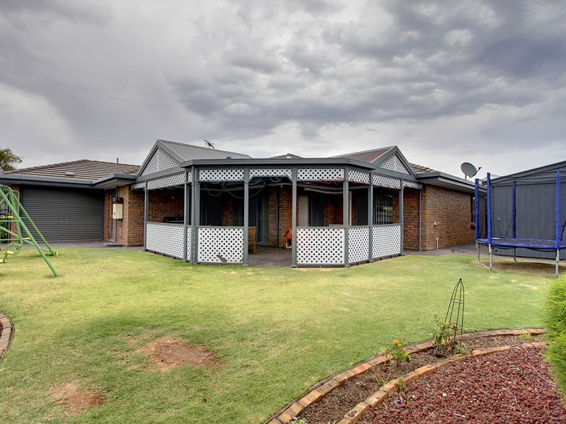 6 Meadfoot Close, Moana SA 5169