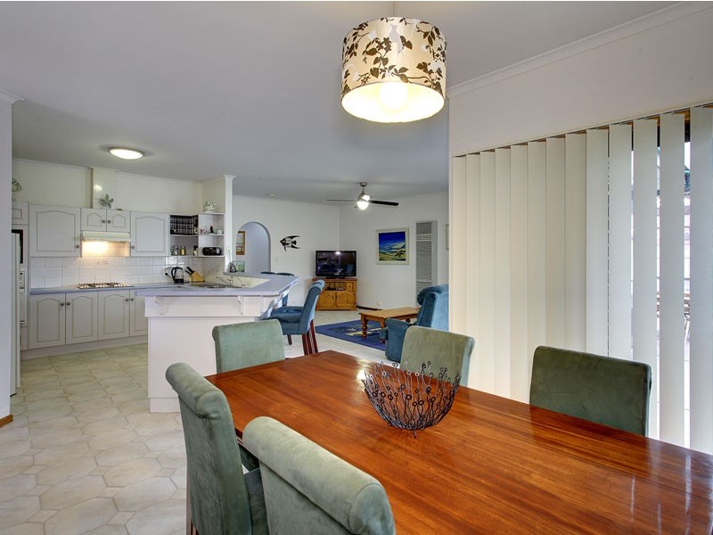 6 Meadfoot Close, Moana SA 5169