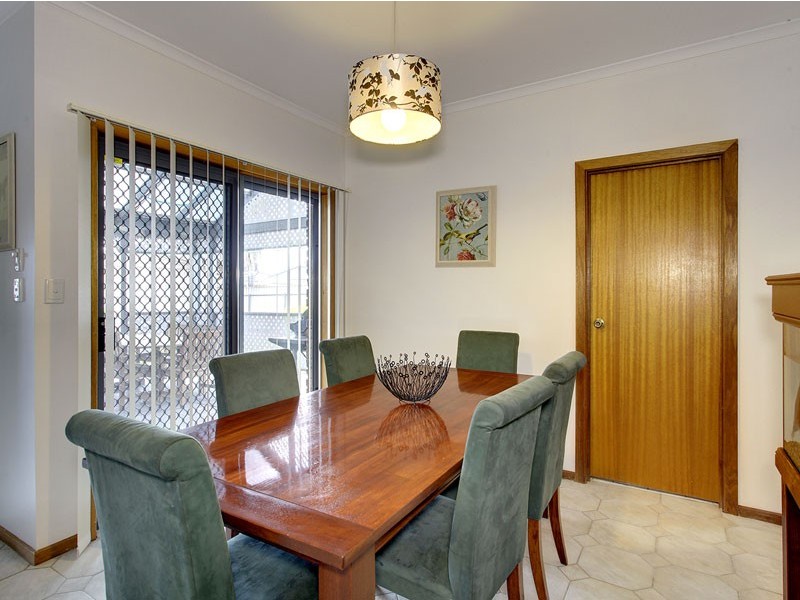 6 Meadfoot Close, Moana SA 5169