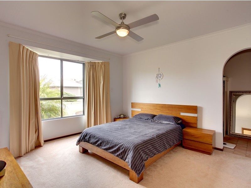 6 Meadfoot Close, Moana SA 5169