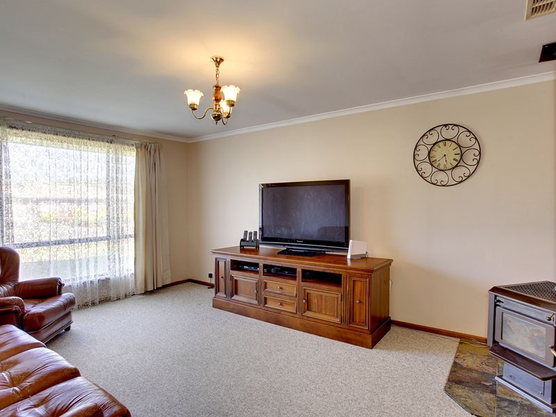 6 Rubin Crescent, Happy Valley SA 5159