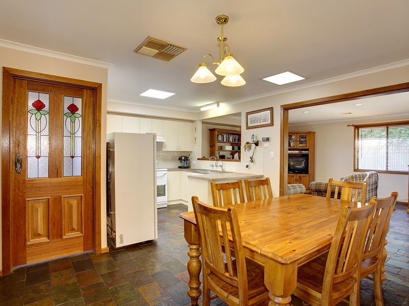 6 Rubin Crescent, Happy Valley SA 5159