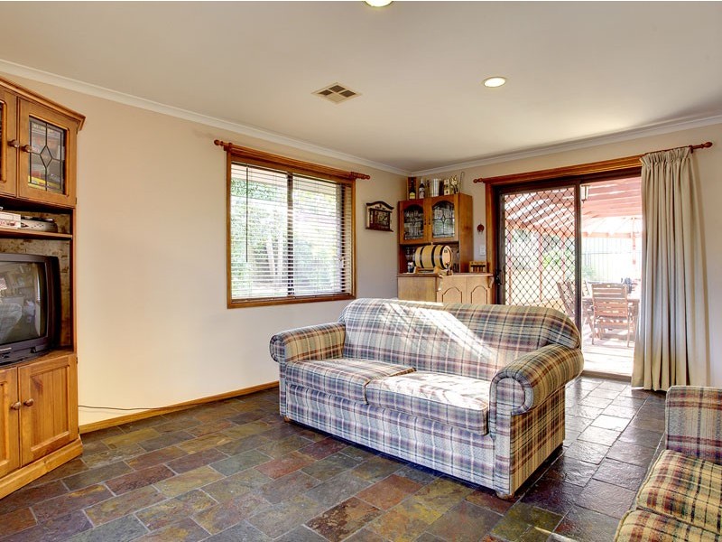 6 Rubin Crescent, Happy Valley SA 5159