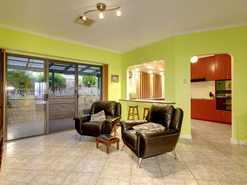 5 Kevin Court, Happy Valley SA 5159