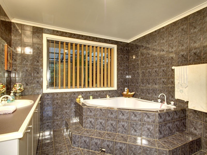 5 Kevin Court, Happy Valley SA 5159