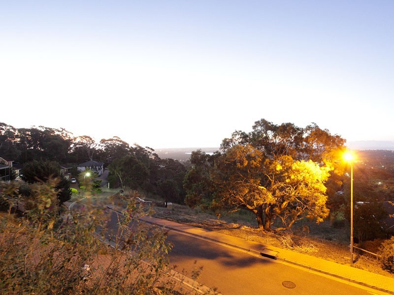 5 Kevin Court, Happy Valley SA 5159