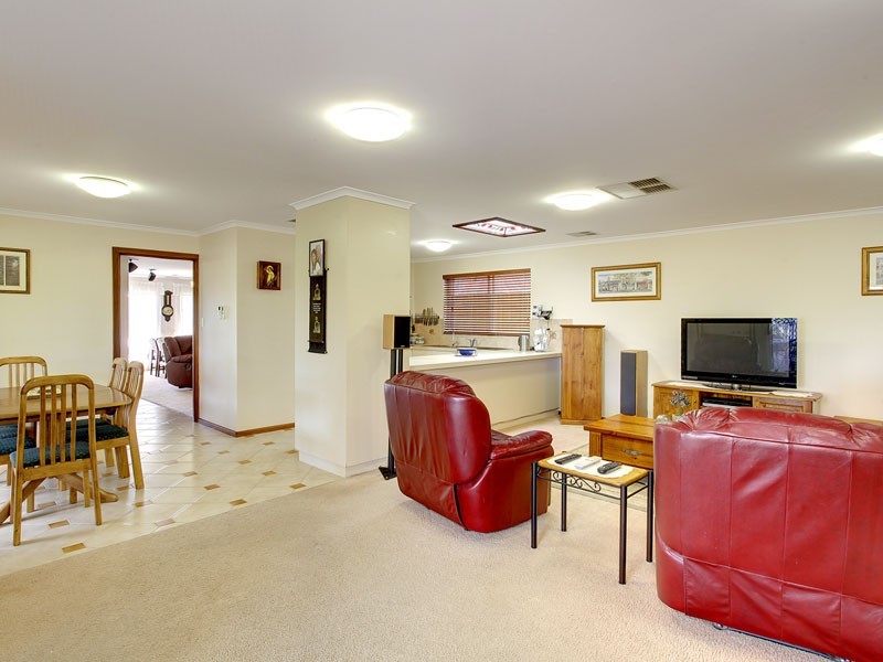 8 Siegersdorf Crescent, Old Reynella SA 5161