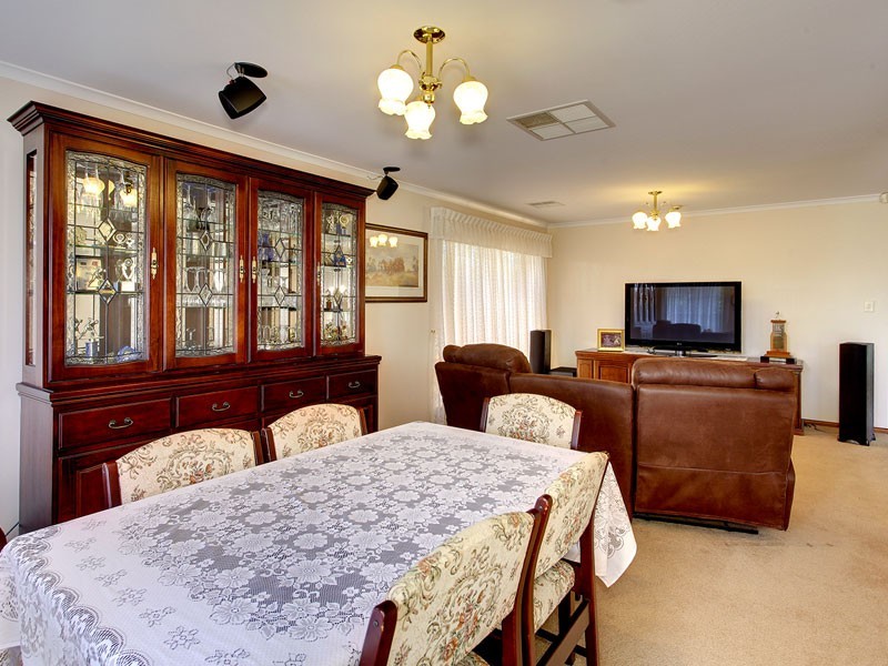 8 Siegersdorf Crescent, Old Reynella SA 5161