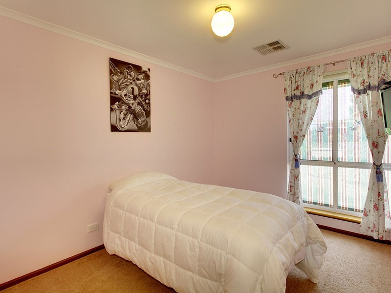 8 Siegersdorf Crescent, Old Reynella SA 5161