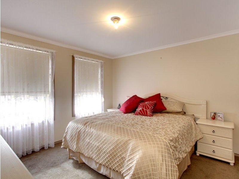4 Cambourne Crescent, Seaford SA 5169
