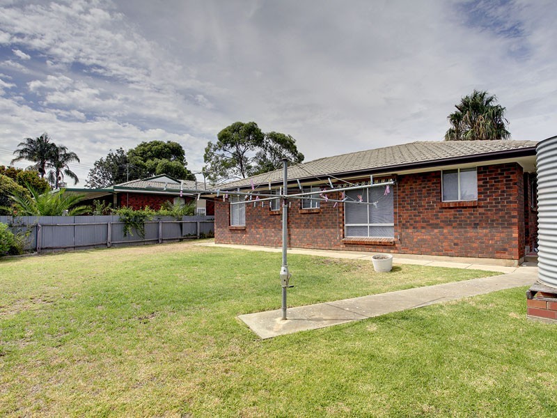 8 Richards Drive, Morphett Vale SA 5162