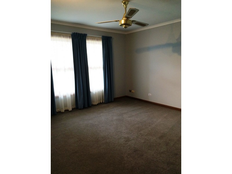 13 Hurtle Court, Woodcroft SA 5162
