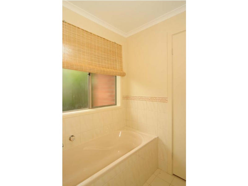 1 Vidmar Court, Woodcroft SA 5162