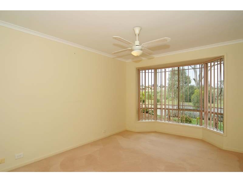 1 Vidmar Court, Woodcroft SA 5162