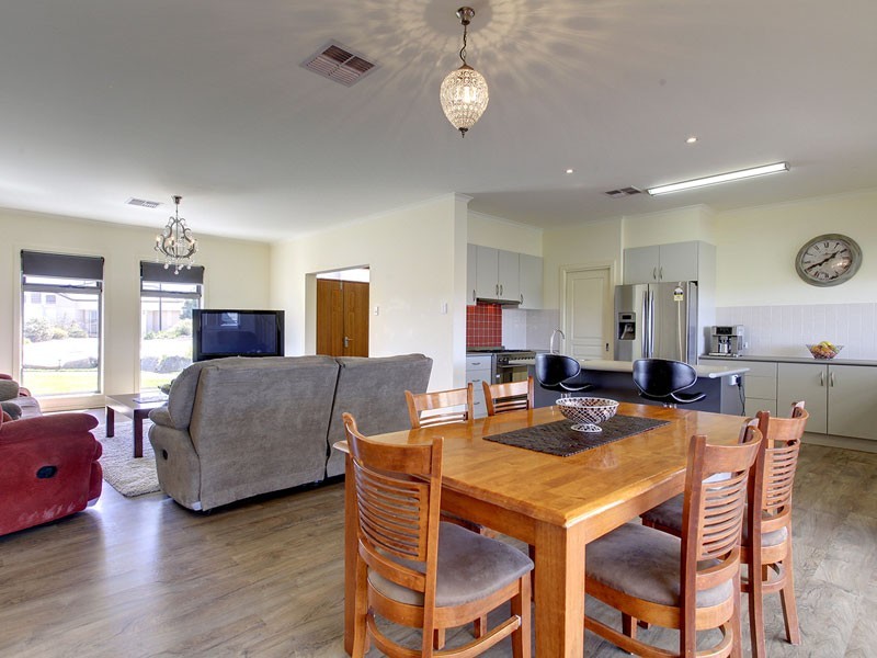 72 Elizabeth Crescent, Hallett Cove SA 5158