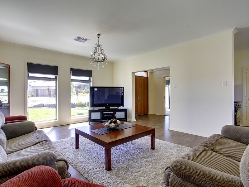 72 Elizabeth Crescent, Hallett Cove SA 5158