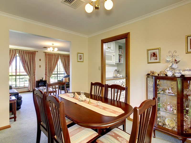 24 Valley View Drive, Mclaren Vale SA 5171