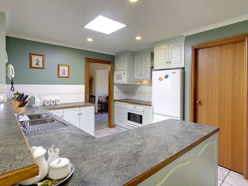 24 Valley View Drive, Mclaren Vale SA 5171