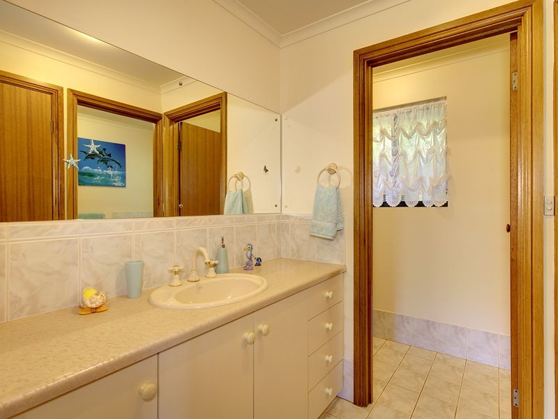 24 Valley View Drive, Mclaren Vale SA 5171