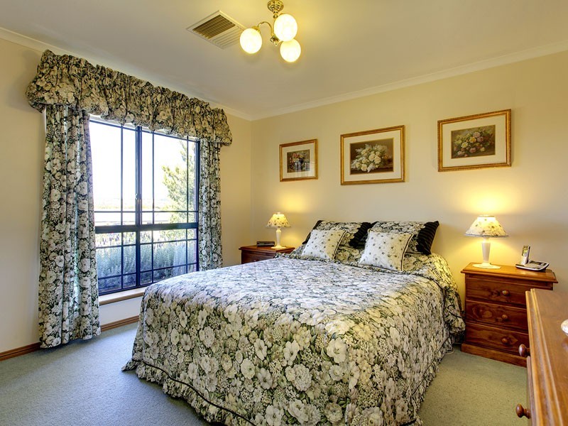 24 Valley View Drive, Mclaren Vale SA 5171