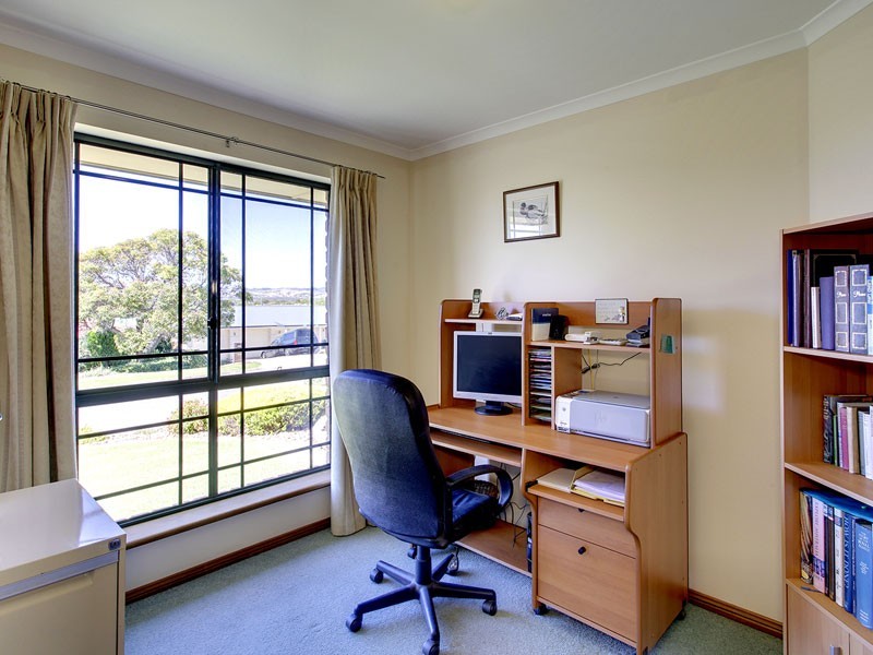 24 Valley View Drive, Mclaren Vale SA 5171