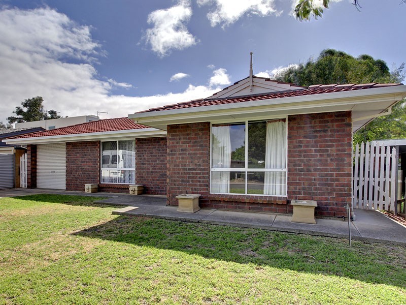 11 Caffrey Crescent, Port Willunga SA 5173
