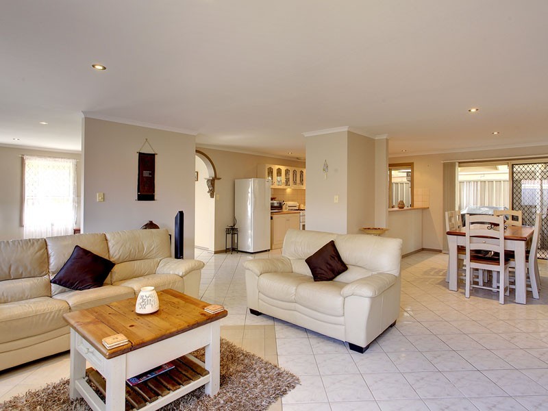 4 Cambourne Crescent, Seaford SA 5169