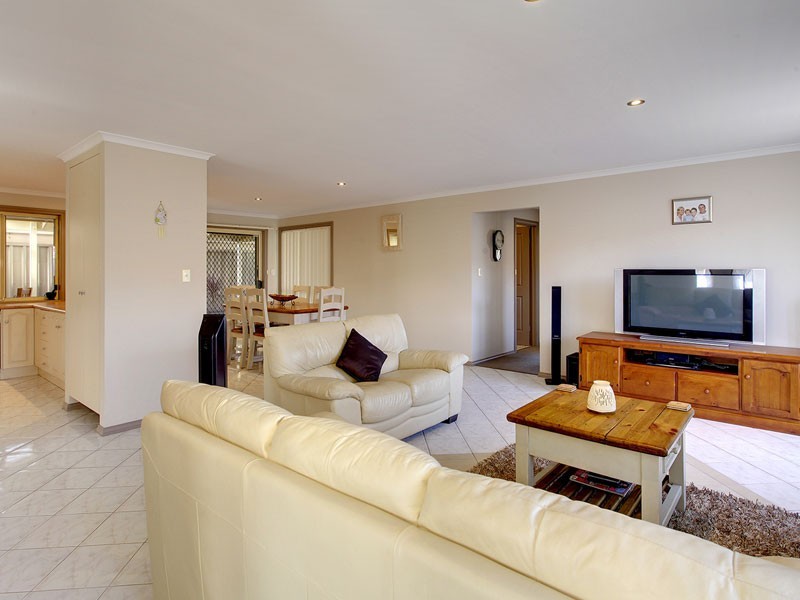 4 Cambourne Crescent, Seaford SA 5169