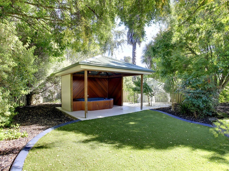 10 Shiraz Court, Aberfoyle Park SA 5159