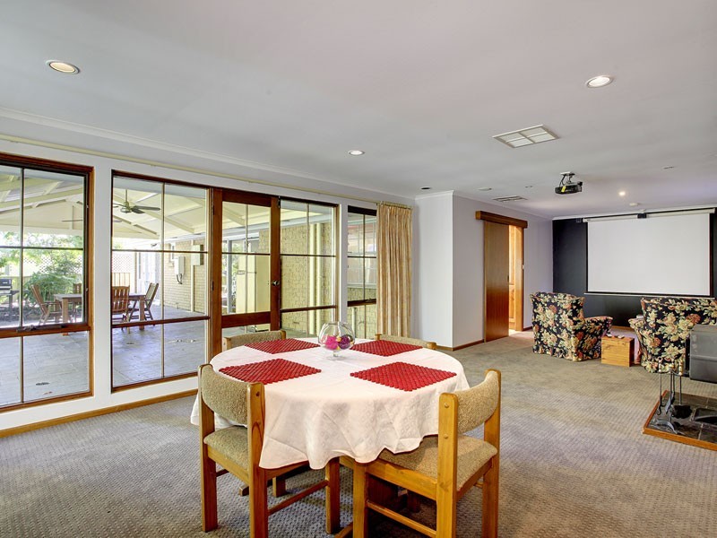 10 Shiraz Court, Aberfoyle Park SA 5159