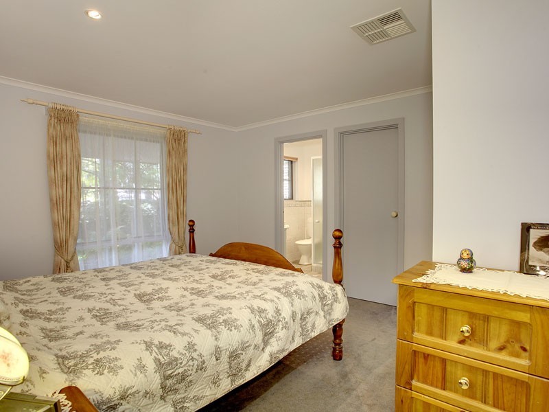 10 Shiraz Court, Aberfoyle Park SA 5159