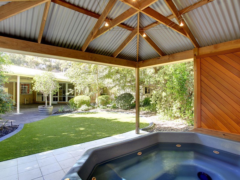 10 Shiraz Court, Aberfoyle Park SA 5159