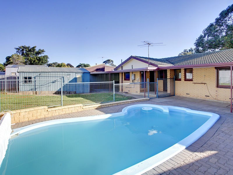 10 Simeon Crescent, Morphett Vale SA 5162