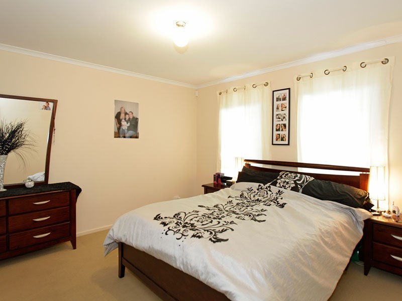 22 Kari Crescent, Huntfield Heights SA 5163