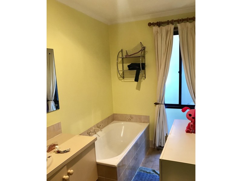 1 HOLT COURT, Trott Park SA 5158