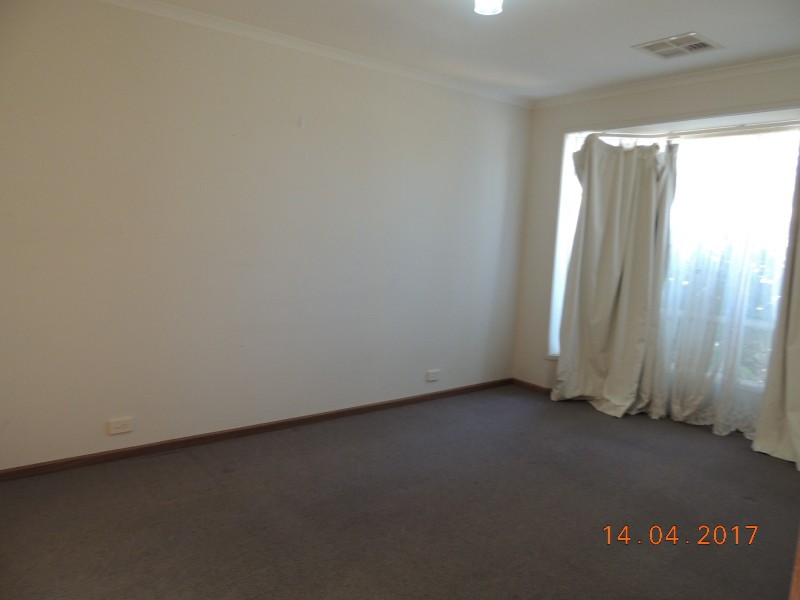 17 Yenda Street, O’sullivan Beach SA 5166