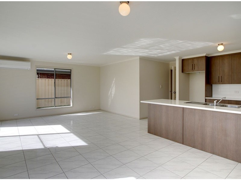 16 Yarr Crescent, Seaford Meadows SA 5169