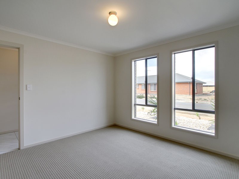 16 Yarr Crescent, Seaford Meadows SA 5169