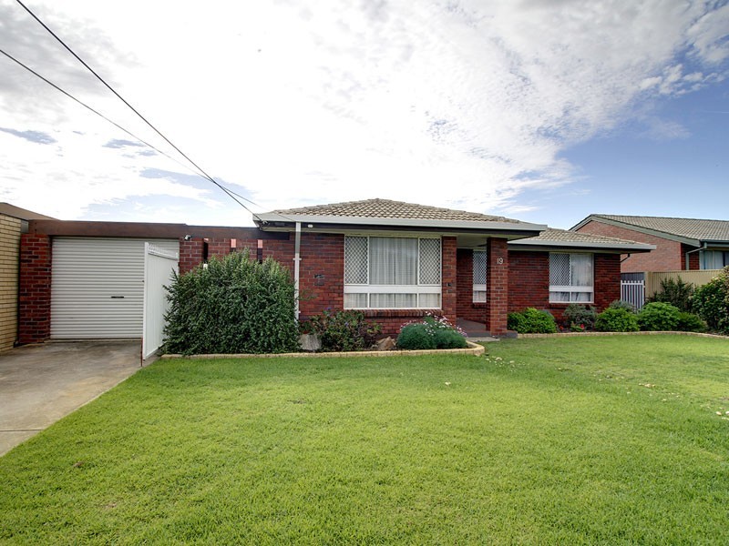 19 Weeroona Avenue, Port Noarlunga South SA 5167