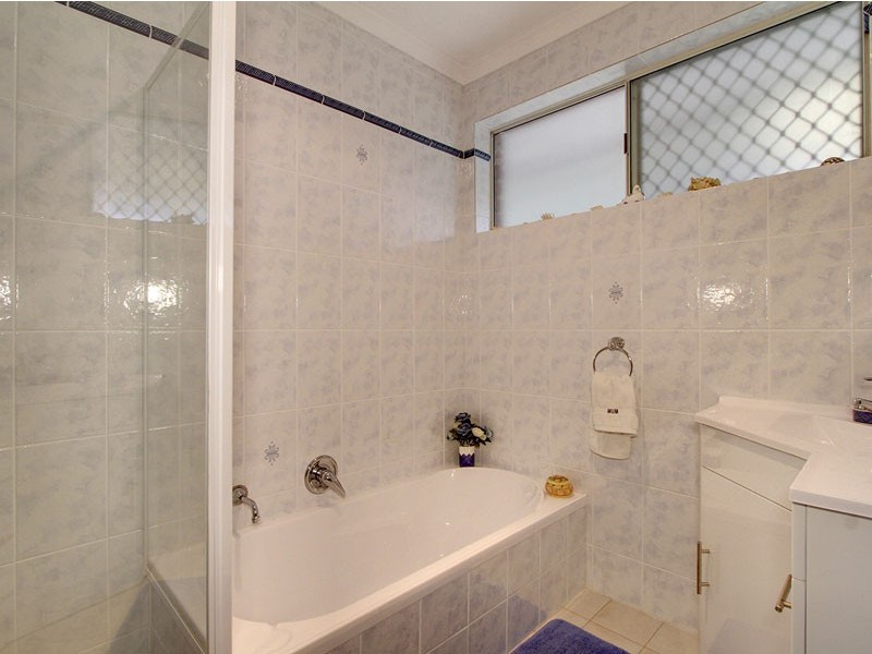 19 Weeroona Avenue, Port Noarlunga South SA 5167