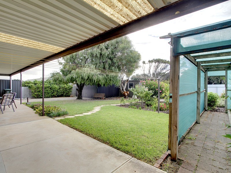 19 Weeroona Avenue, Port Noarlunga South SA 5167