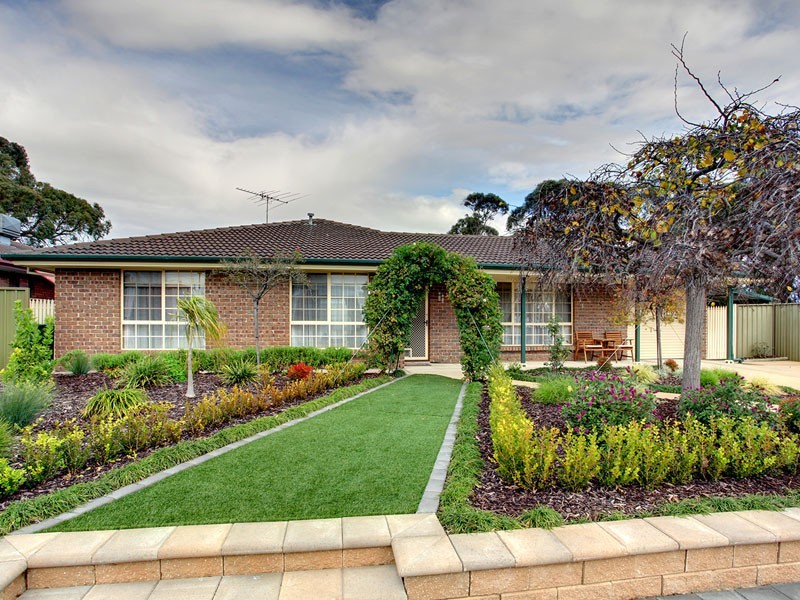 11 Bay Place, Woodcroft SA 5162