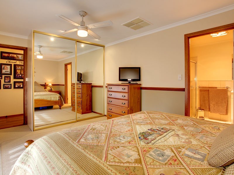 11 Bay Place, Woodcroft SA 5162