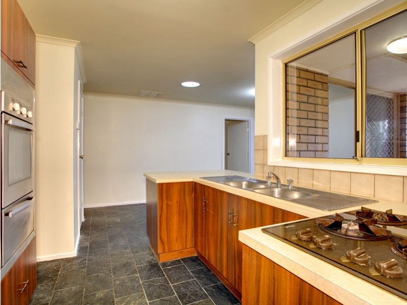 37 Sherebrooke Boulevard, Woodcroft SA 5162
